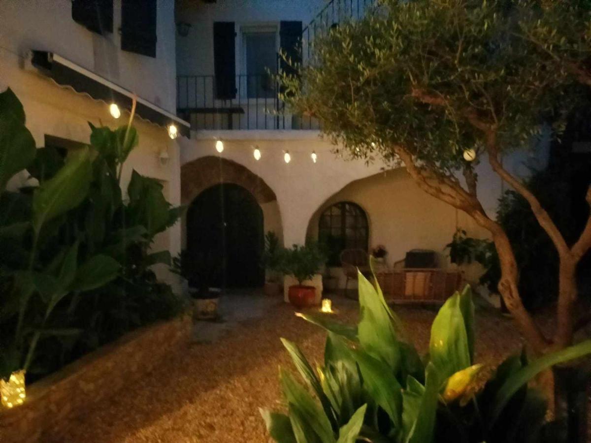 La Cachette Bed & Breakfast Aigues-Vives  ภายนอก รูปภาพ