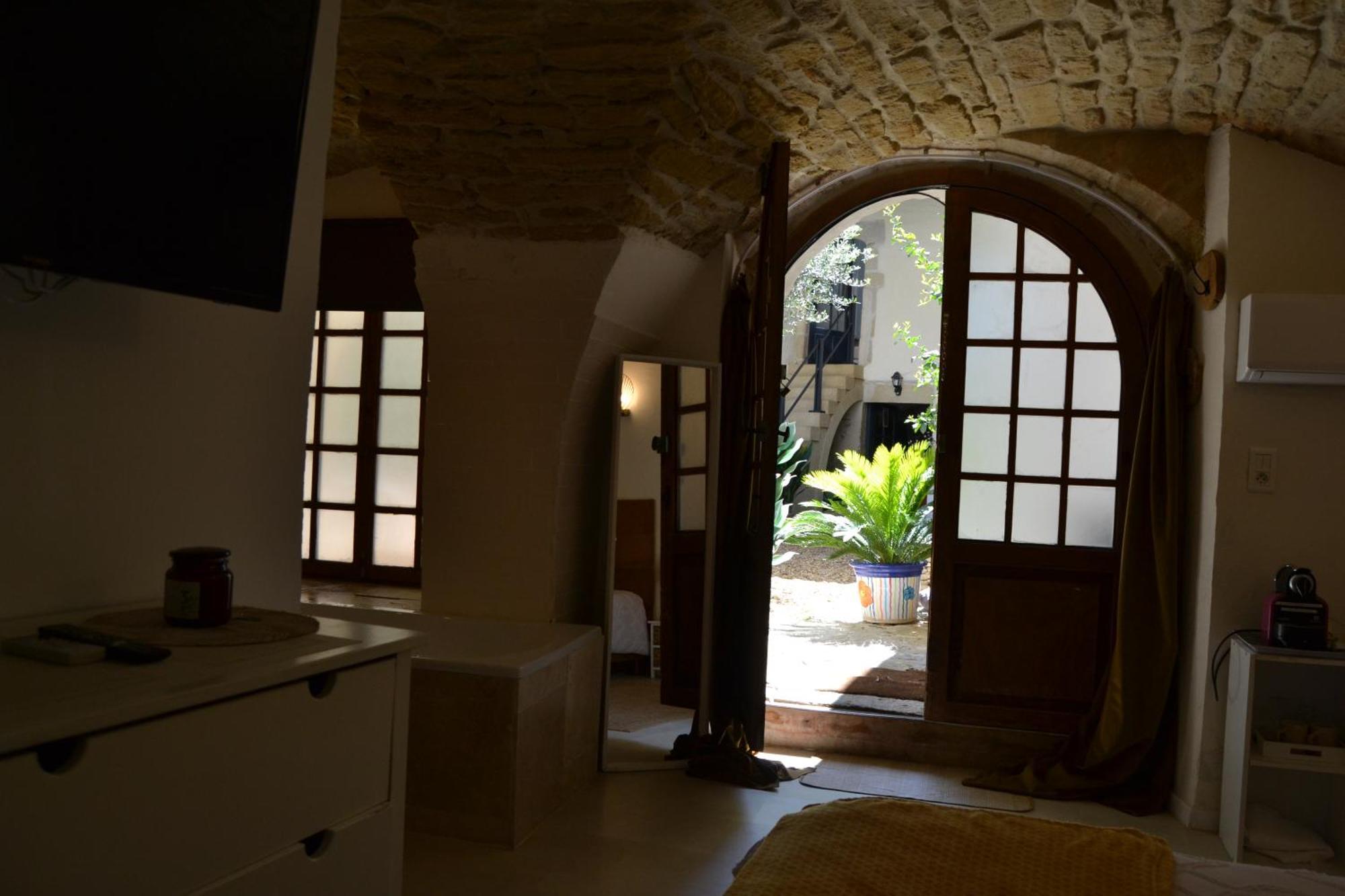 La Cachette Bed & Breakfast Aigues-Vives  ภายนอก รูปภาพ